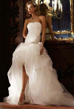 Свадебное платье короткое со шлейфом